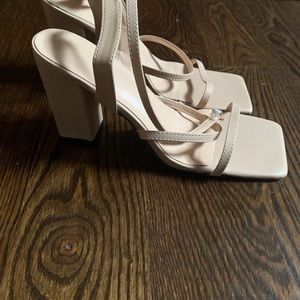 Tan chunky heeled sandals 
Size 8.5